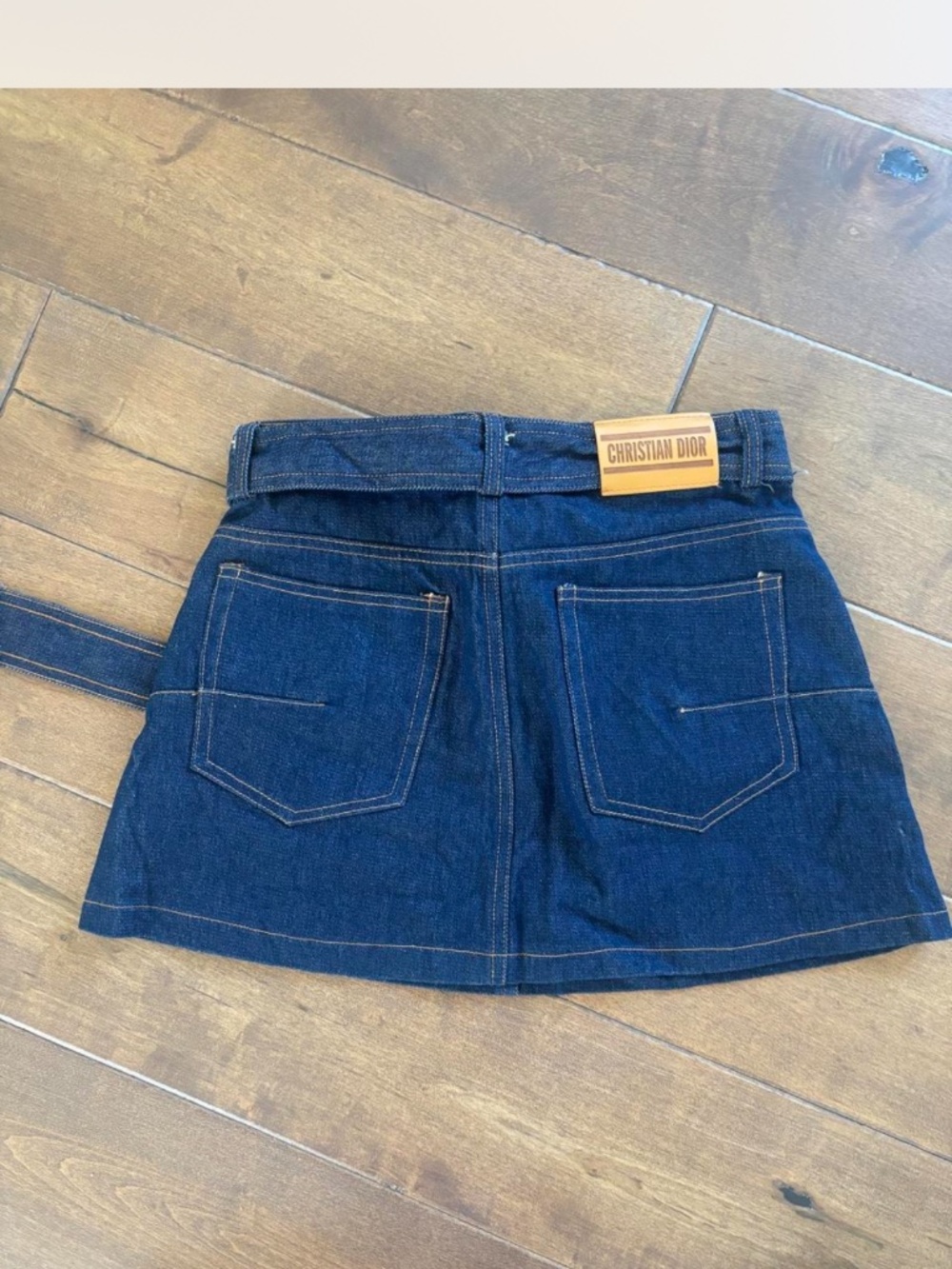 Mini skirt - Picture 2 of 2